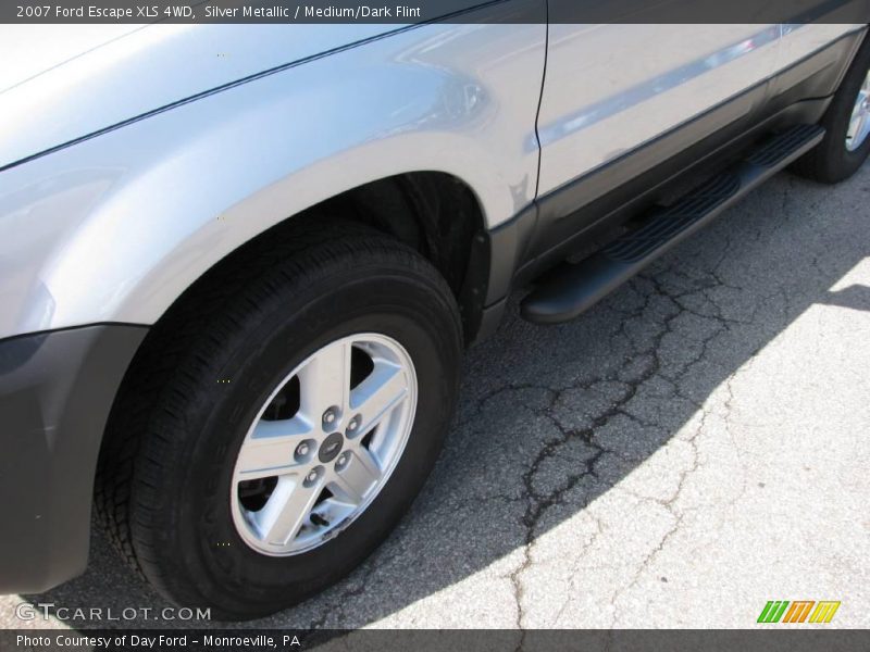 Silver Metallic / Medium/Dark Flint 2007 Ford Escape XLS 4WD