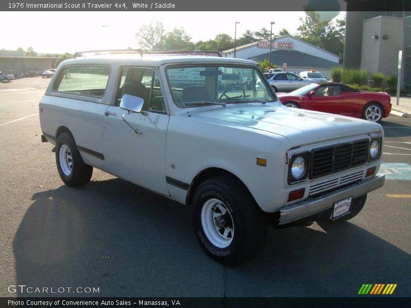 Front 3/4 View of 1976 Scout II Traveler 4x4