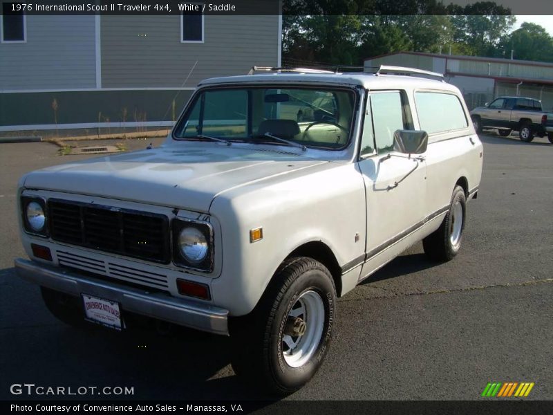 Front 3/4 View of 1976 Scout II Traveler 4x4