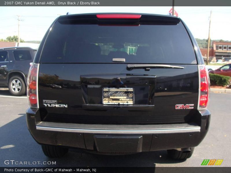 Onyx Black / Ebony Black 2007 GMC Yukon Denali AWD