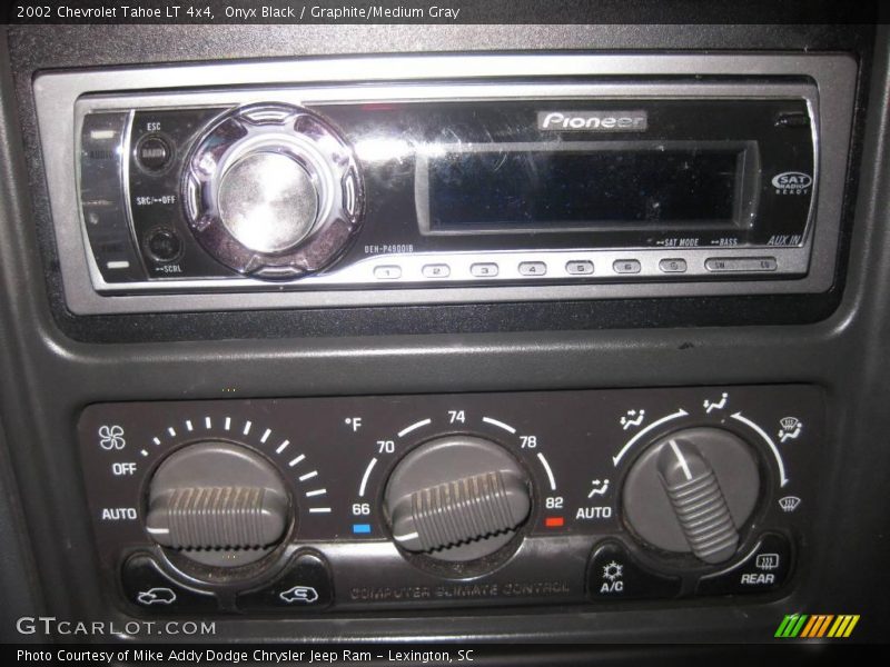 Onyx Black / Graphite/Medium Gray 2002 Chevrolet Tahoe LT 4x4