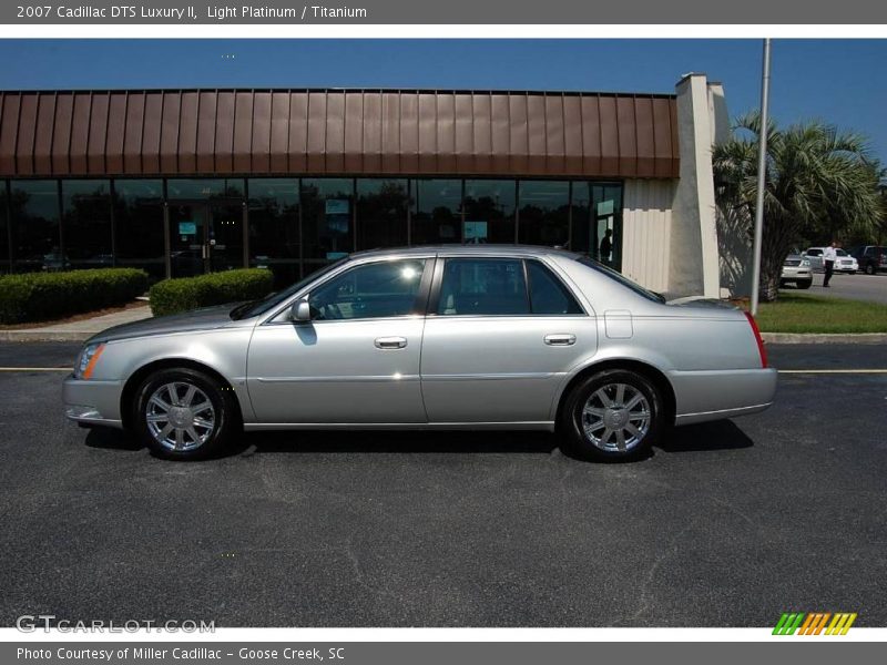 Light Platinum / Titanium 2007 Cadillac DTS Luxury II