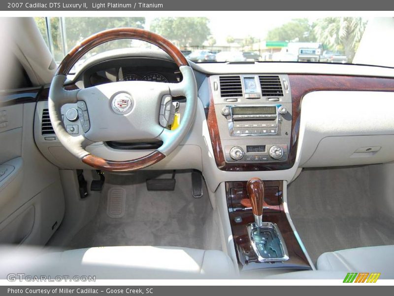 Light Platinum / Titanium 2007 Cadillac DTS Luxury II