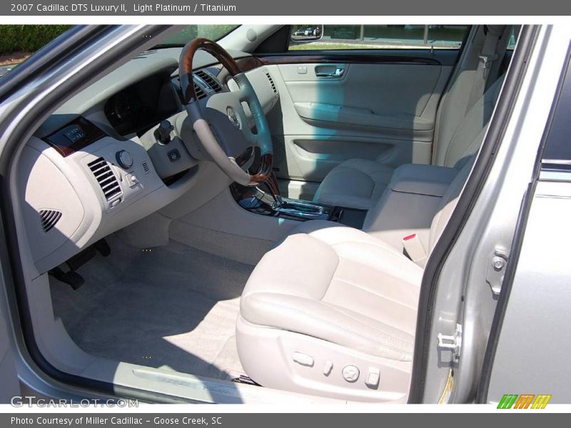 Light Platinum / Titanium 2007 Cadillac DTS Luxury II