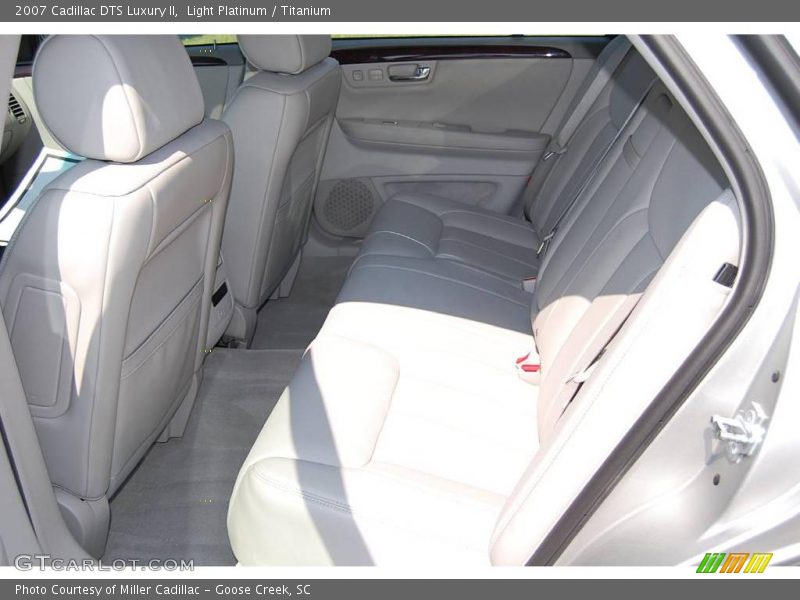 Light Platinum / Titanium 2007 Cadillac DTS Luxury II