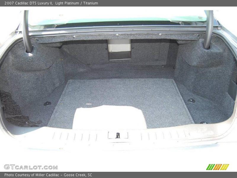 Light Platinum / Titanium 2007 Cadillac DTS Luxury II