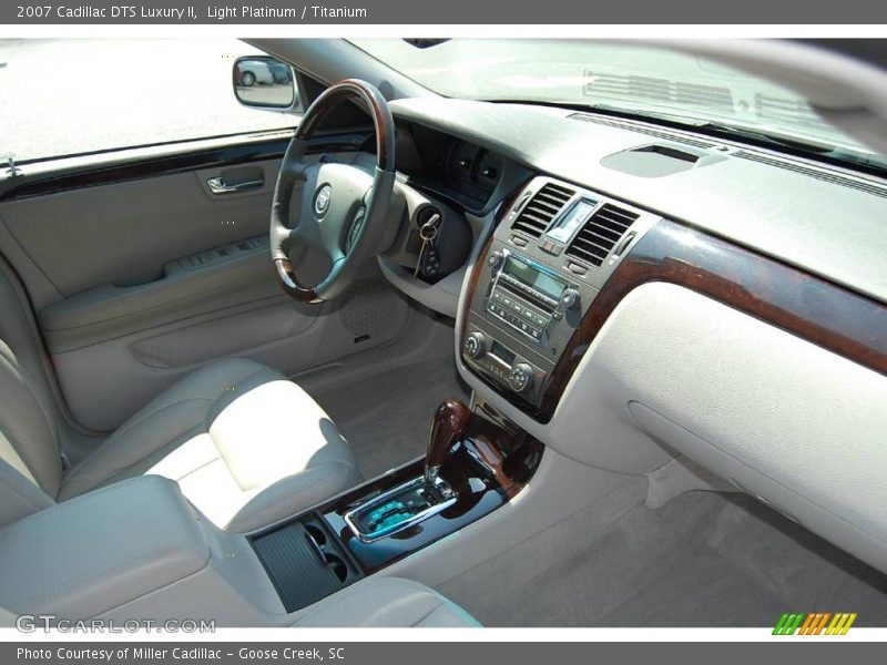Light Platinum / Titanium 2007 Cadillac DTS Luxury II