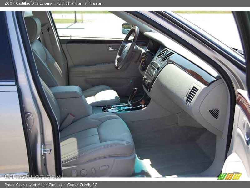 Light Platinum / Titanium 2007 Cadillac DTS Luxury II