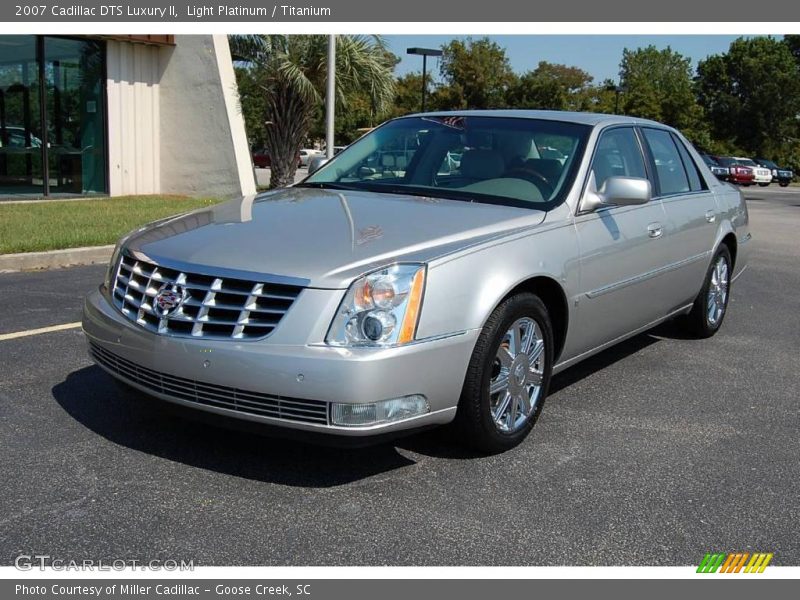 Light Platinum / Titanium 2007 Cadillac DTS Luxury II