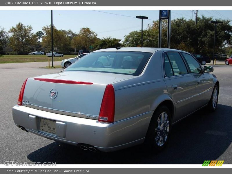 Light Platinum / Titanium 2007 Cadillac DTS Luxury II