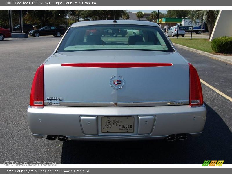 Light Platinum / Titanium 2007 Cadillac DTS Luxury II