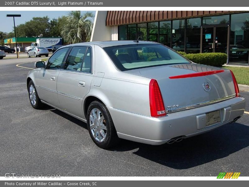 Light Platinum / Titanium 2007 Cadillac DTS Luxury II