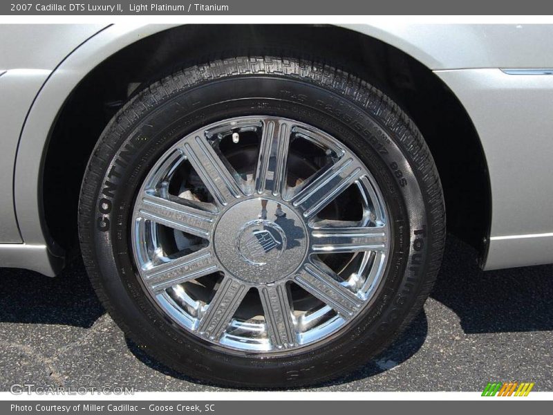 Light Platinum / Titanium 2007 Cadillac DTS Luxury II