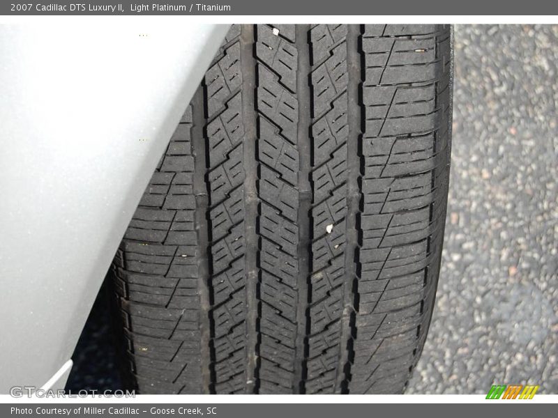 Light Platinum / Titanium 2007 Cadillac DTS Luxury II