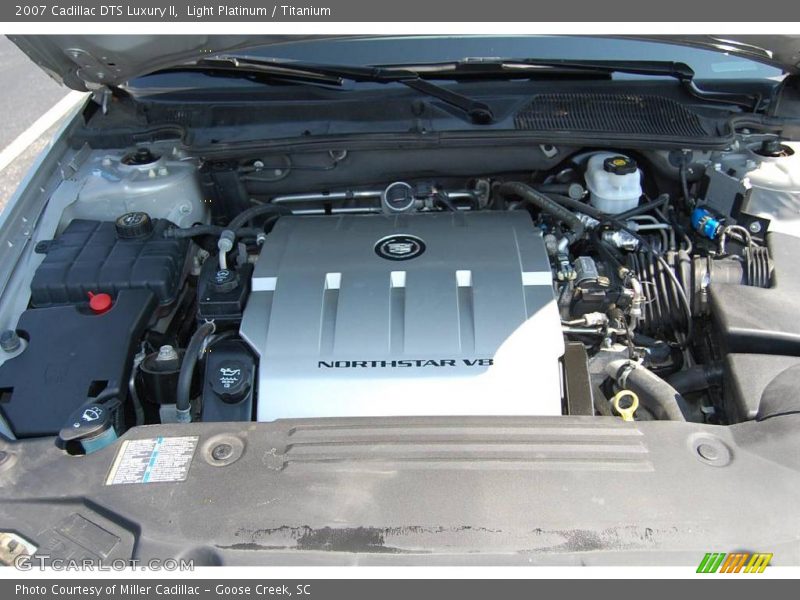 Light Platinum / Titanium 2007 Cadillac DTS Luxury II