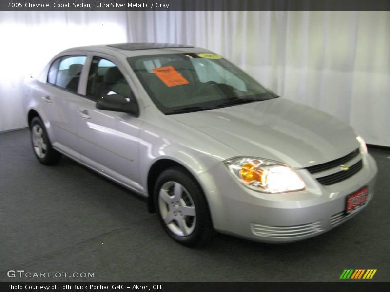 Ultra Silver Metallic / Gray 2005 Chevrolet Cobalt Sedan