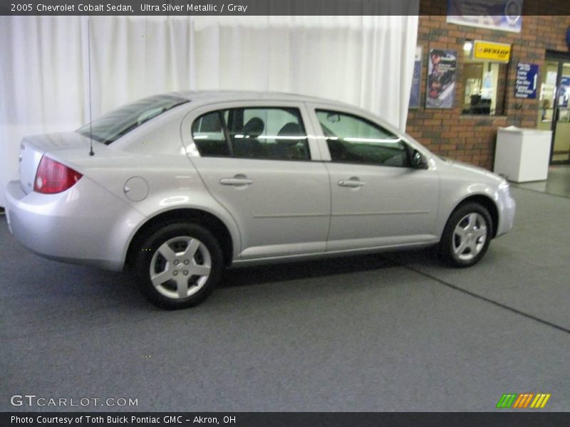 Ultra Silver Metallic / Gray 2005 Chevrolet Cobalt Sedan