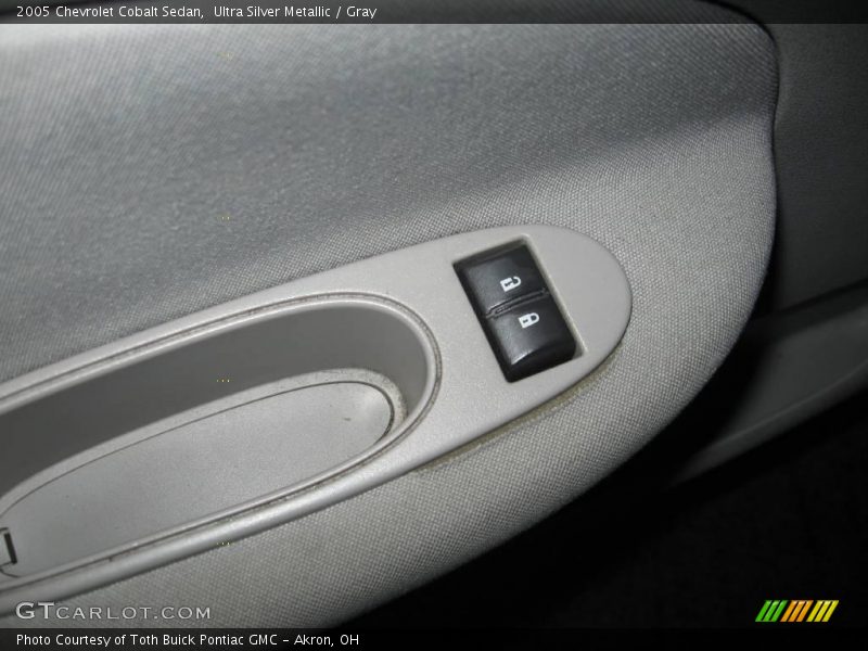 Ultra Silver Metallic / Gray 2005 Chevrolet Cobalt Sedan