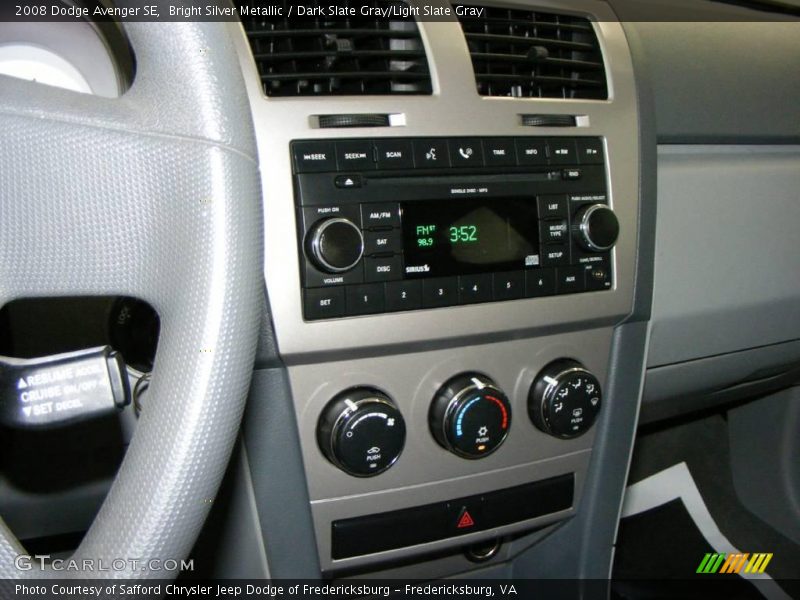 Bright Silver Metallic / Dark Slate Gray/Light Slate Gray 2008 Dodge Avenger SE