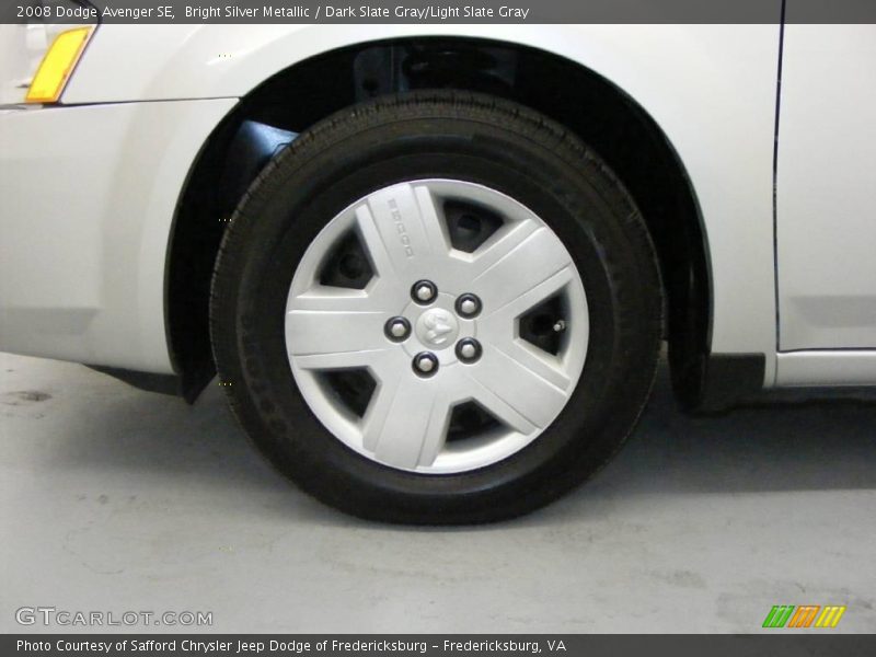 Bright Silver Metallic / Dark Slate Gray/Light Slate Gray 2008 Dodge Avenger SE