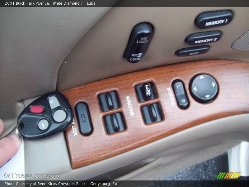 White Diamond / Taupe 2001 Buick Park Avenue