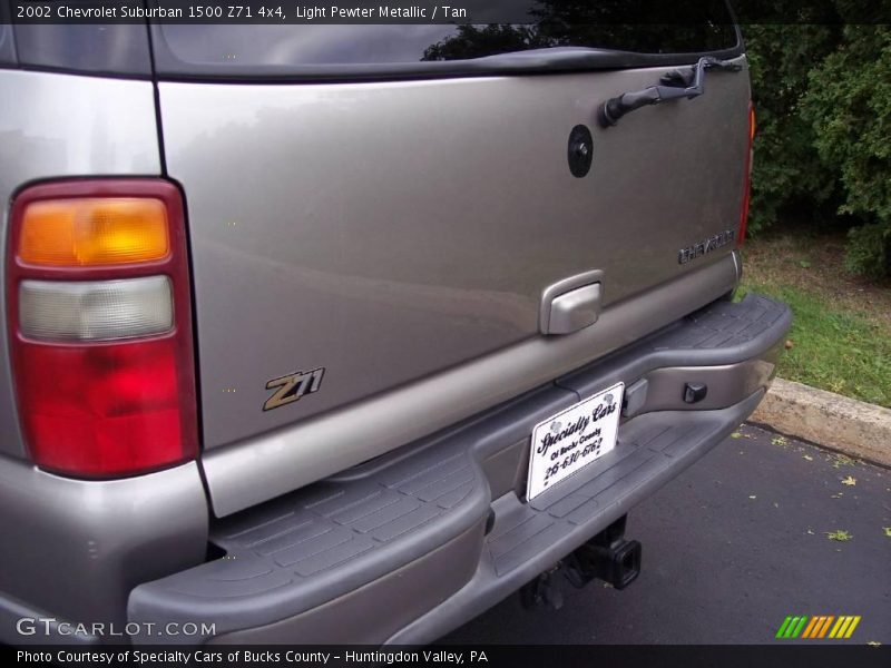 Light Pewter Metallic / Tan 2002 Chevrolet Suburban 1500 Z71 4x4