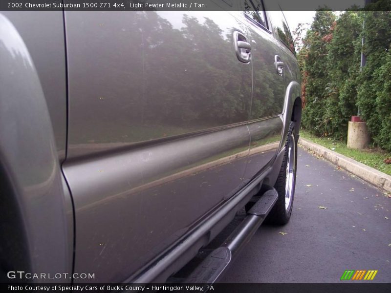 Light Pewter Metallic / Tan 2002 Chevrolet Suburban 1500 Z71 4x4