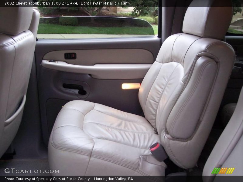 Light Pewter Metallic / Tan 2002 Chevrolet Suburban 1500 Z71 4x4