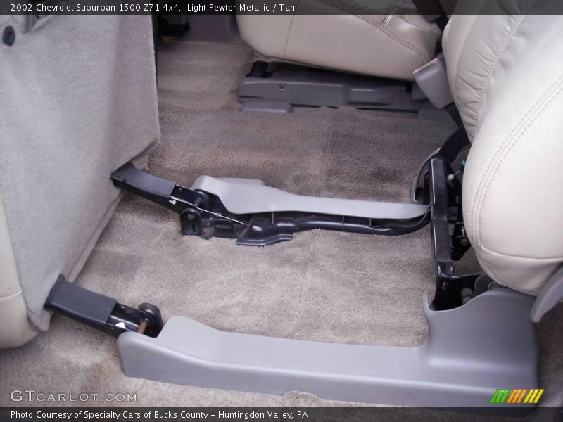 Light Pewter Metallic / Tan 2002 Chevrolet Suburban 1500 Z71 4x4