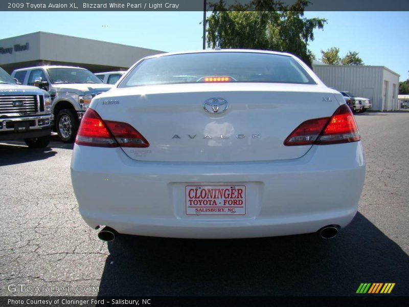 Blizzard White Pearl / Light Gray 2009 Toyota Avalon XL