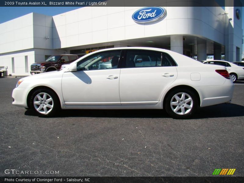 Blizzard White Pearl / Light Gray 2009 Toyota Avalon XL