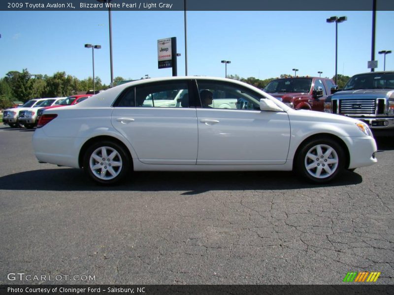 Blizzard White Pearl / Light Gray 2009 Toyota Avalon XL