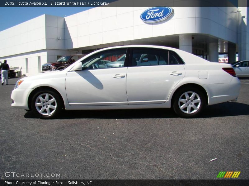 Blizzard White Pearl / Light Gray 2009 Toyota Avalon XL