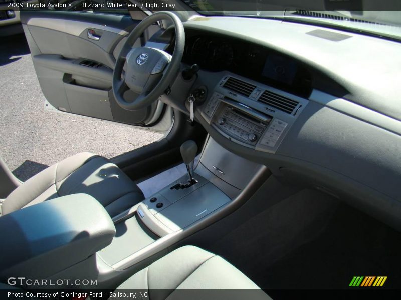 Blizzard White Pearl / Light Gray 2009 Toyota Avalon XL