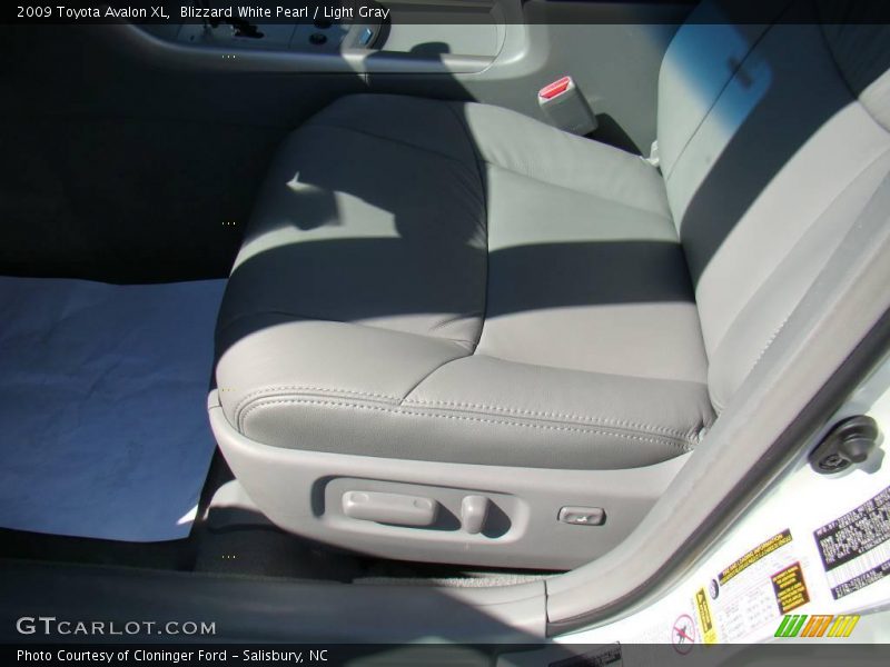 Blizzard White Pearl / Light Gray 2009 Toyota Avalon XL