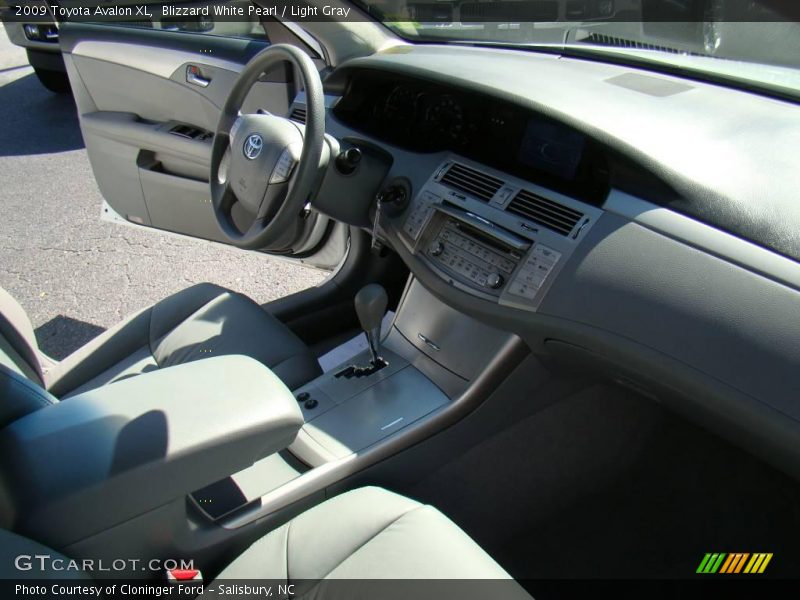 Blizzard White Pearl / Light Gray 2009 Toyota Avalon XL