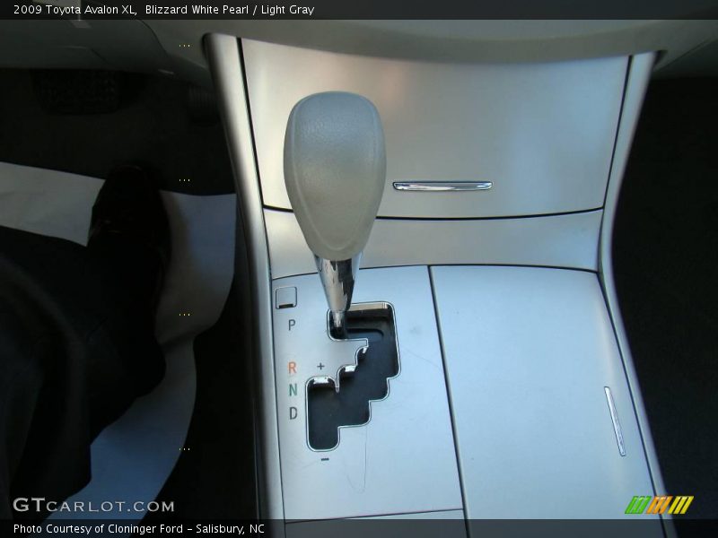 Blizzard White Pearl / Light Gray 2009 Toyota Avalon XL
