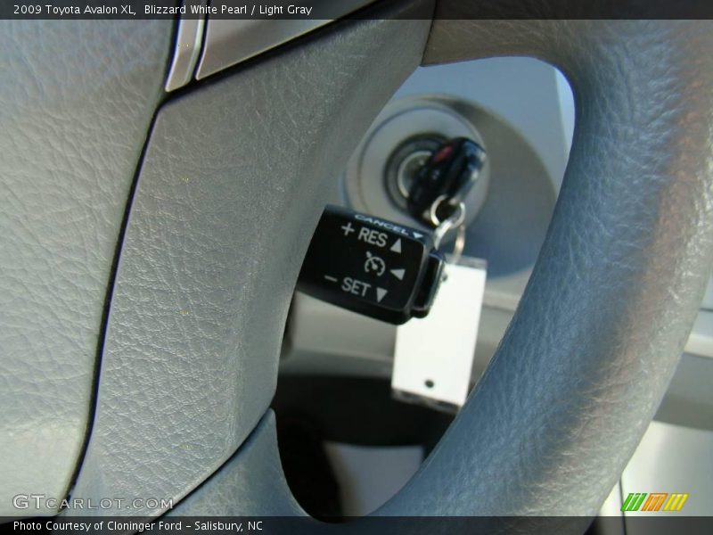 Blizzard White Pearl / Light Gray 2009 Toyota Avalon XL