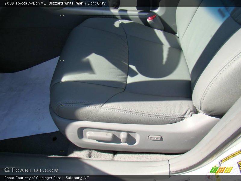 Blizzard White Pearl / Light Gray 2009 Toyota Avalon XL