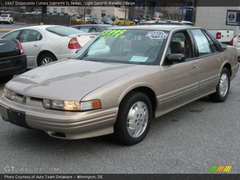 Light Sandrift Metallic / Beige 1997 Oldsmobile Cutlass Supreme SL Sedan