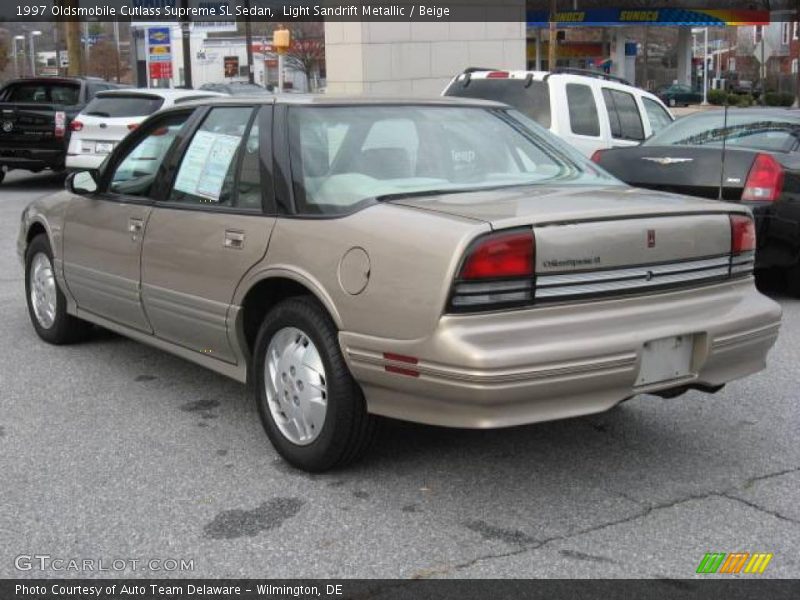 Light Sandrift Metallic / Beige 1997 Oldsmobile Cutlass Supreme SL Sedan