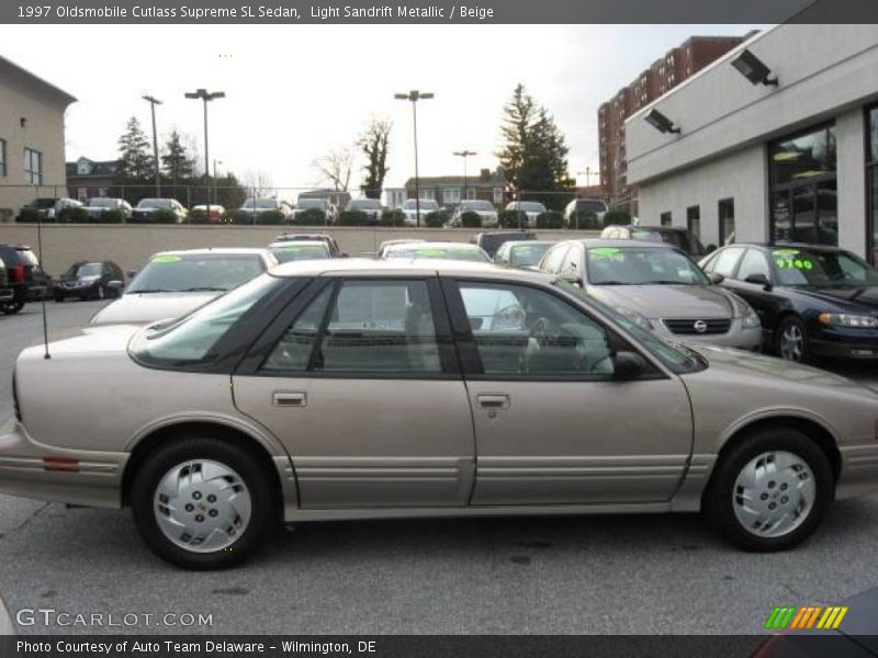 Light Sandrift Metallic / Beige 1997 Oldsmobile Cutlass Supreme SL Sedan