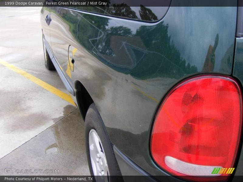 Forest Green Pearlcoat / Mist Gray 1999 Dodge Caravan