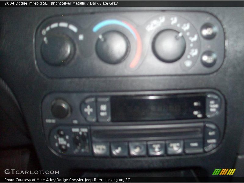 Bright Silver Metallic / Dark Slate Gray 2004 Dodge Intrepid SE