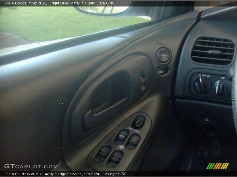 Bright Silver Metallic / Dark Slate Gray 2004 Dodge Intrepid SE