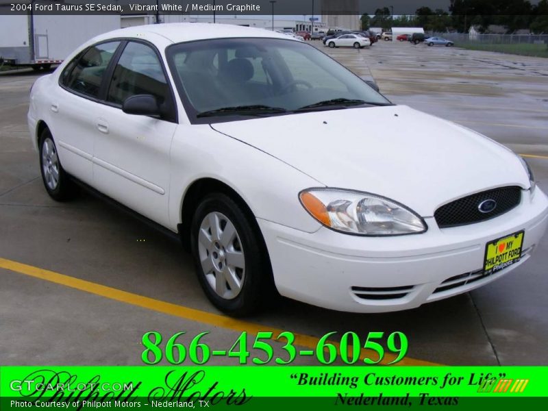 Vibrant White / Medium Graphite 2004 Ford Taurus SE Sedan