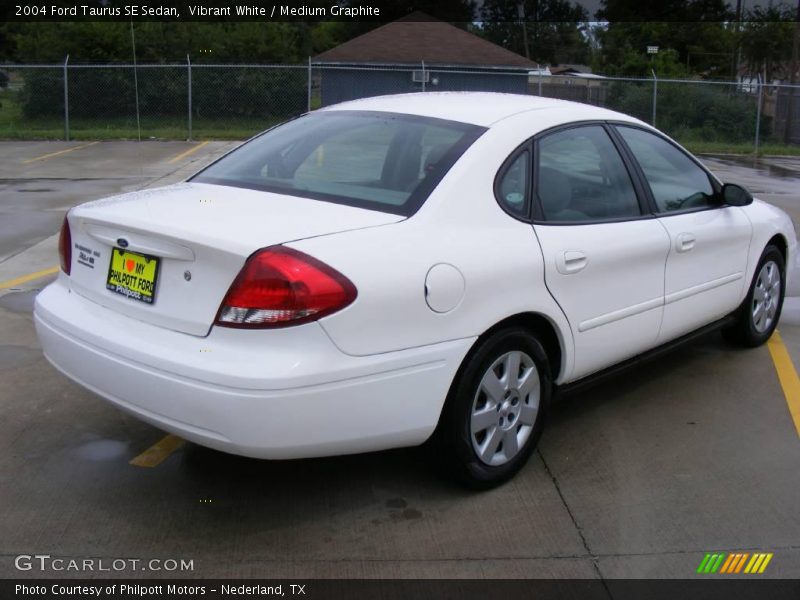 Vibrant White / Medium Graphite 2004 Ford Taurus SE Sedan