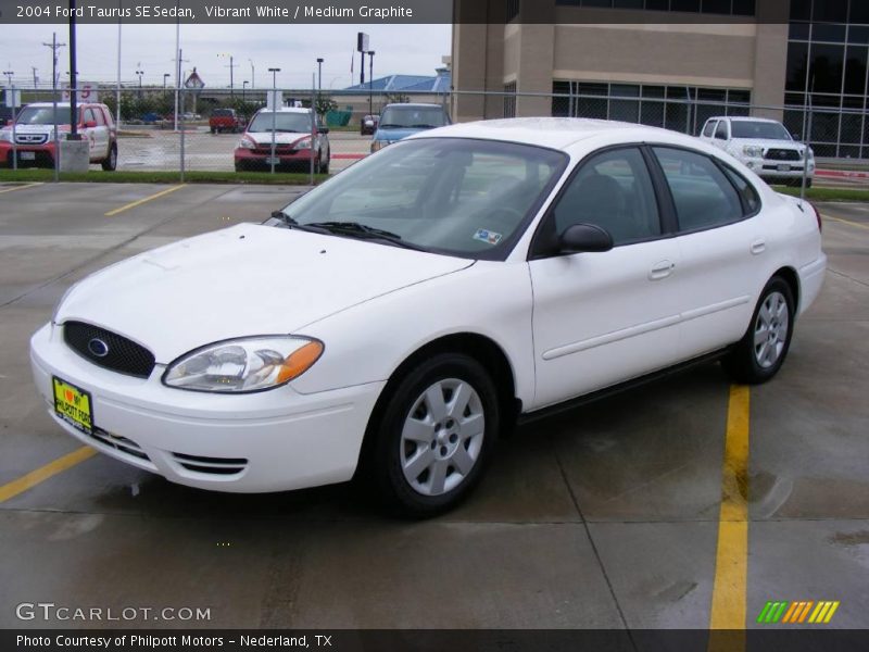 Vibrant White / Medium Graphite 2004 Ford Taurus SE Sedan