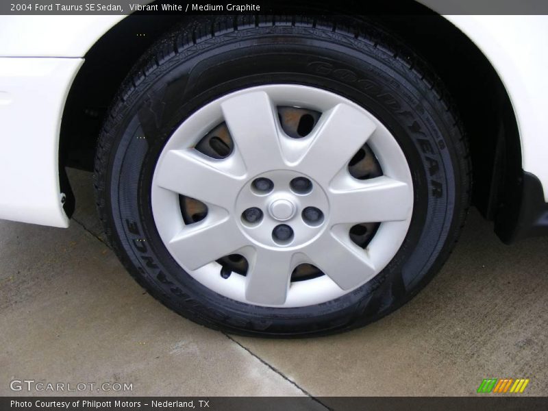 Vibrant White / Medium Graphite 2004 Ford Taurus SE Sedan