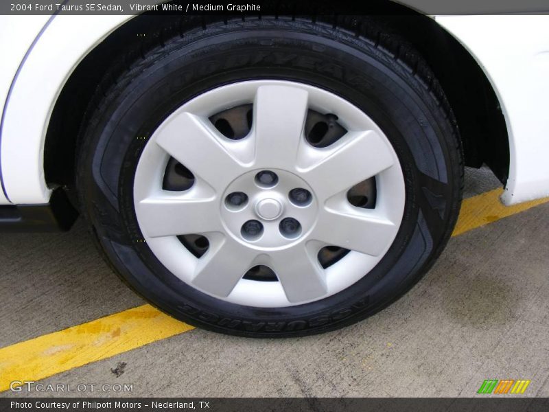 Vibrant White / Medium Graphite 2004 Ford Taurus SE Sedan